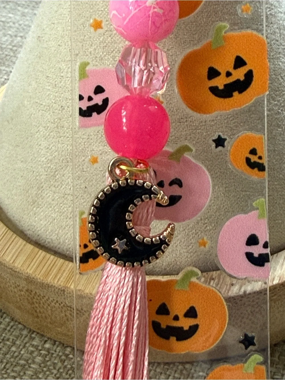 🎃 Acrylic bookmark “Pumpkins” design, beads and 2 Charms. NWOT (Size small )